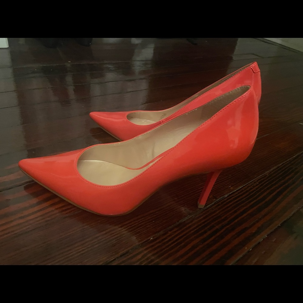 Guess Coral color patent leather heels.